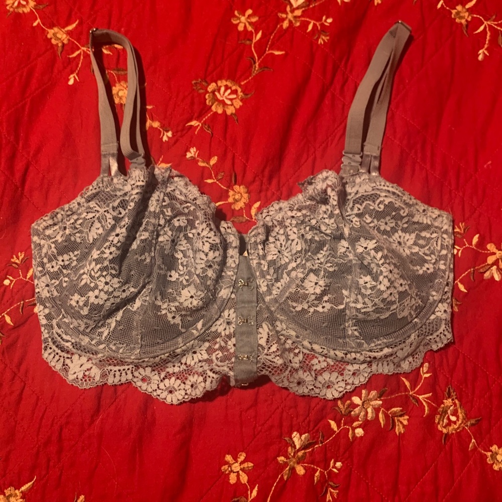 COPY - Victoria Secrets 34DDD Bra